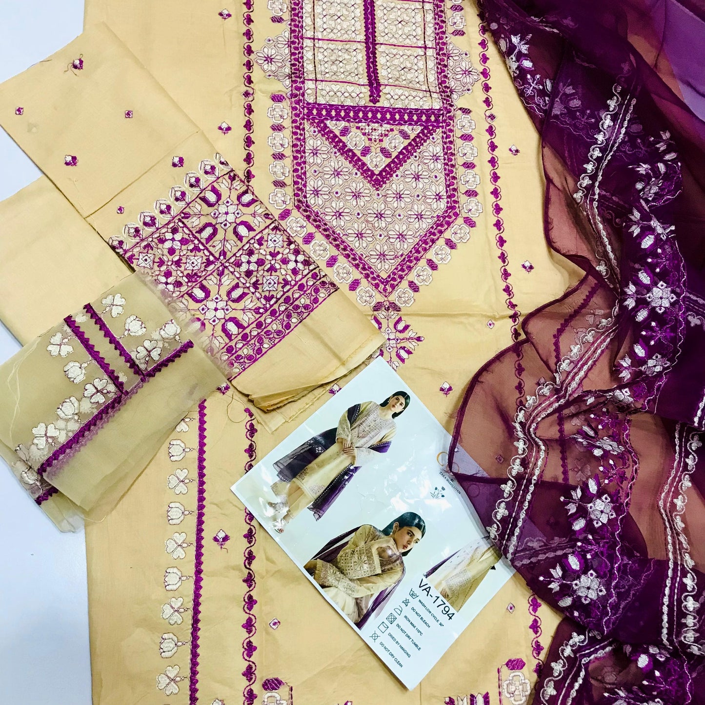 Brand Name ZARA SHAHJAHAN (LAWN)   SHIRT:  Lawn 90/70 DUPATTA: Organza TROUSER: Lawn 90/70  By Pcs : 3 Pcs