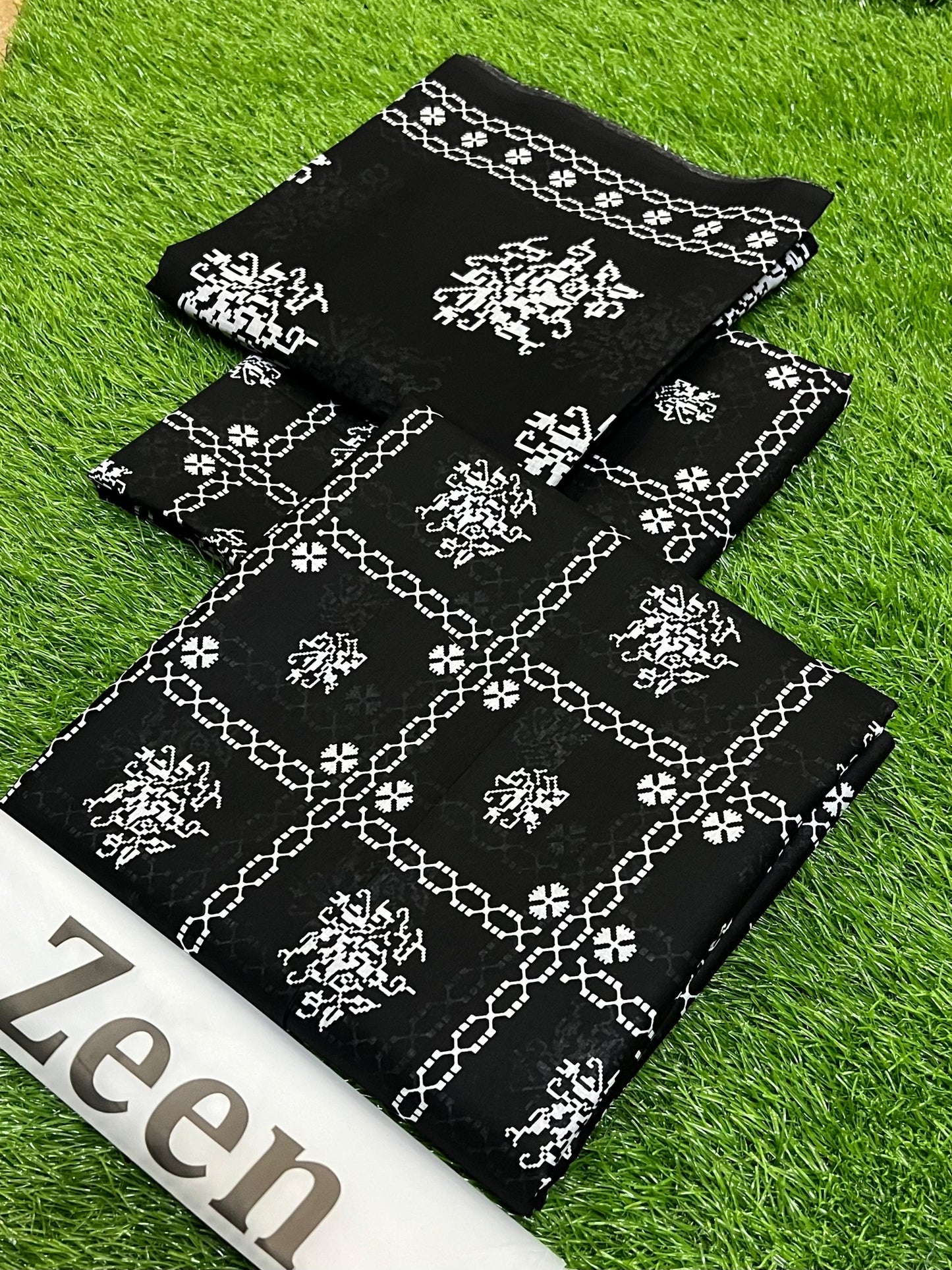 ZEEN  * ⁠Fabric  Lawn