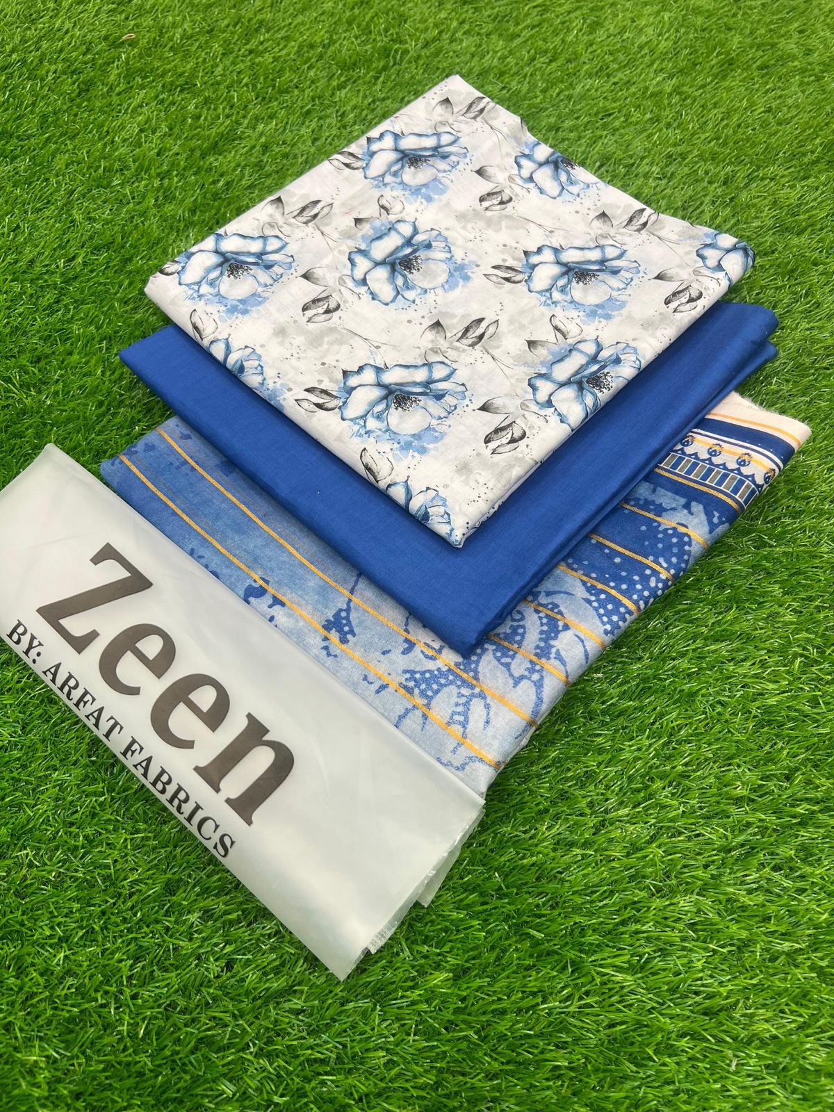 ZEEN  LAWN 3PC WITH ZARI DUPTA.