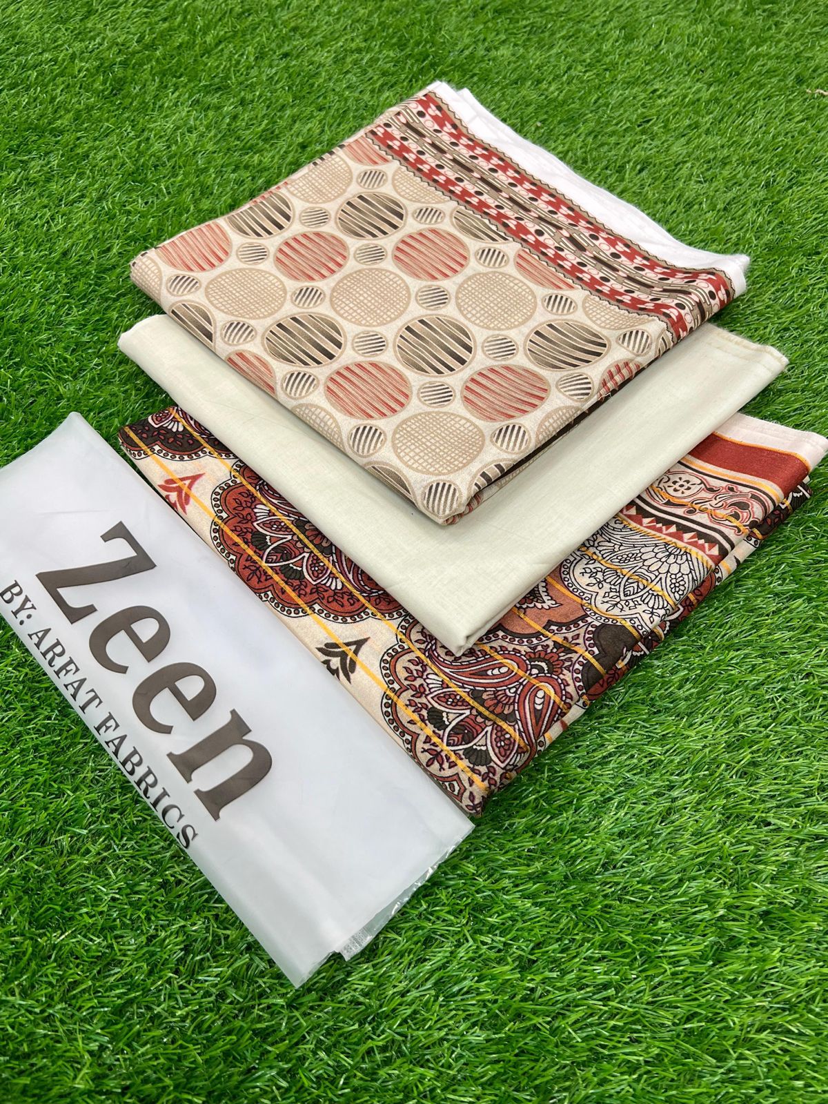 ZEEN  LAWN 3PC WITH ZARI DUPTA.