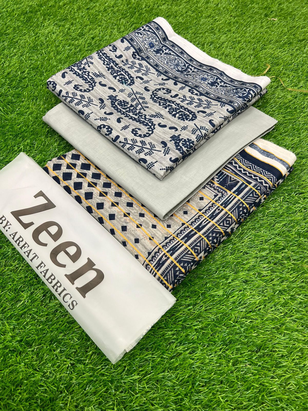 ZEEN  LAWN 3PC WITH ZARI DUPTA.